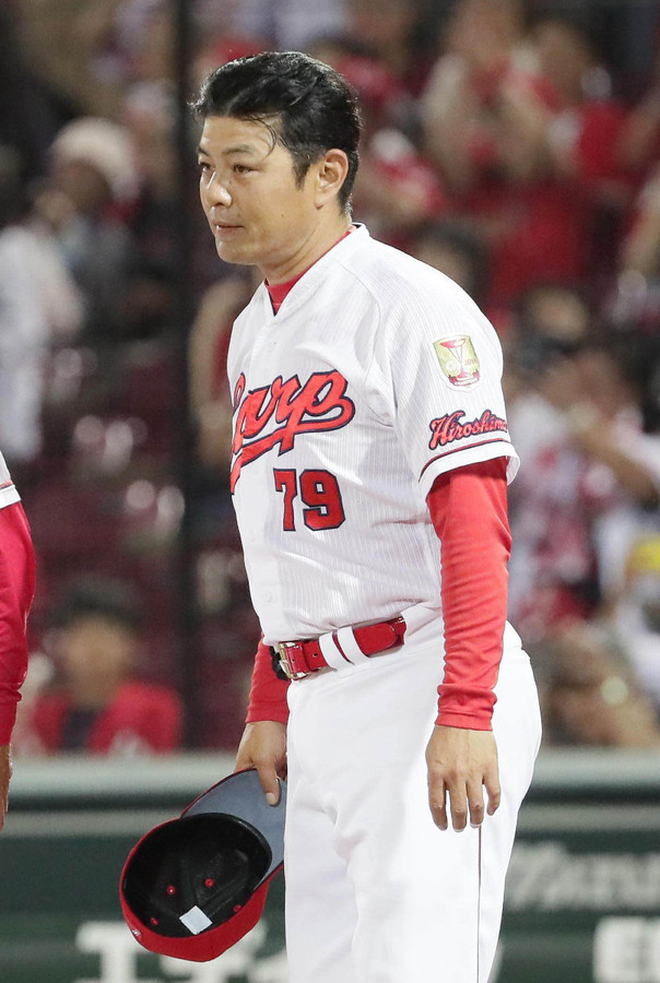 カープ緒方監督、野間を平手で叩き厳重注意