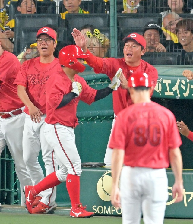 カープ新井監督、4時間56分"激闘ドロー"に「甲子園の雰囲気の中で価値ある引き分け」【監督談話】