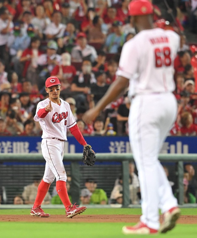 カープ矢野雅哉、超絶イレギュラー強肩ファインプレー