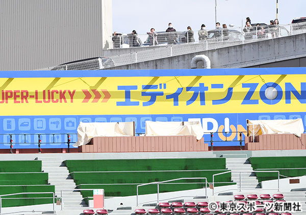 カープファン無観客試合コストコ屋上