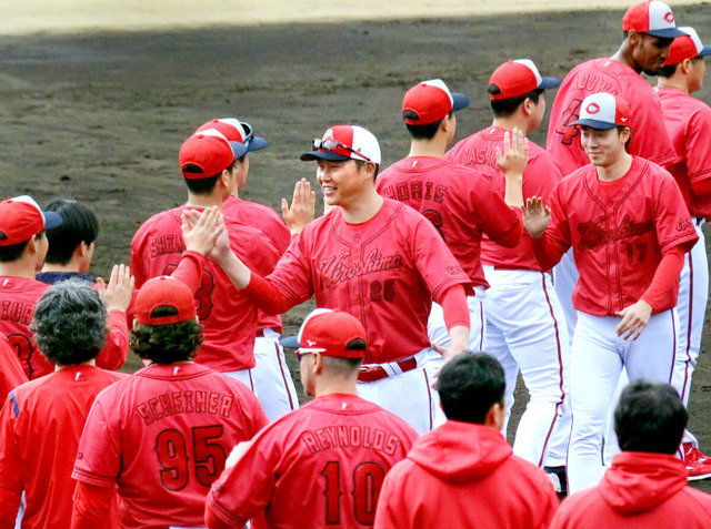 カープ日南キャンプMVPは松山竜平！新井監督「よく頑張ってお風呂に入ってるみたいんなんで」