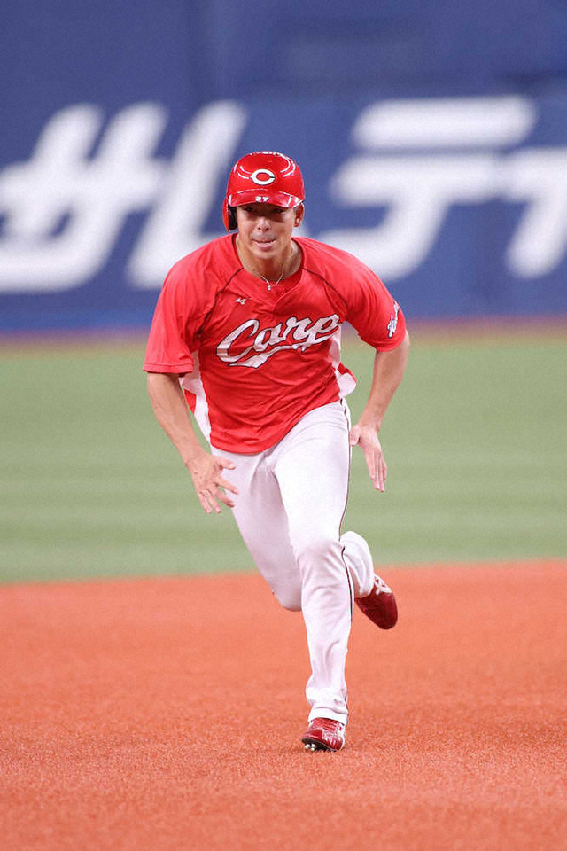 カープ野間、走り方改革で“ノーモア離脱”