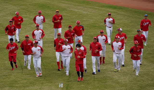 カープ、コーチ陣容不明のまま秋季練習に選手困惑