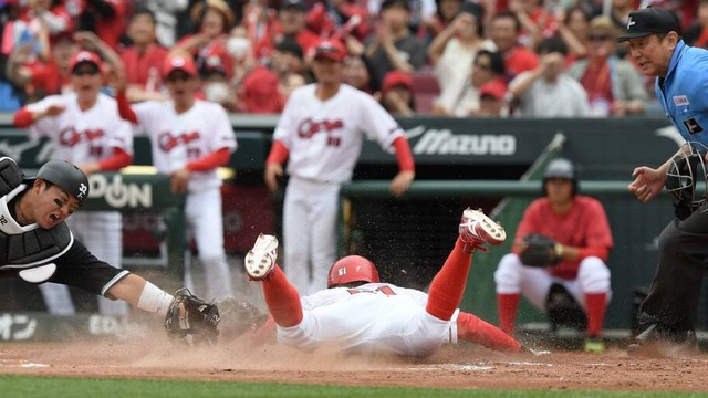 カープ矢野、玉村の送りバントで2塁からホームイン！ロッテ佐々木朗希から"足攻"で先制！！