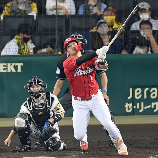 カープ鈴木誠也30号先制ホームラン！阪神秋山から
