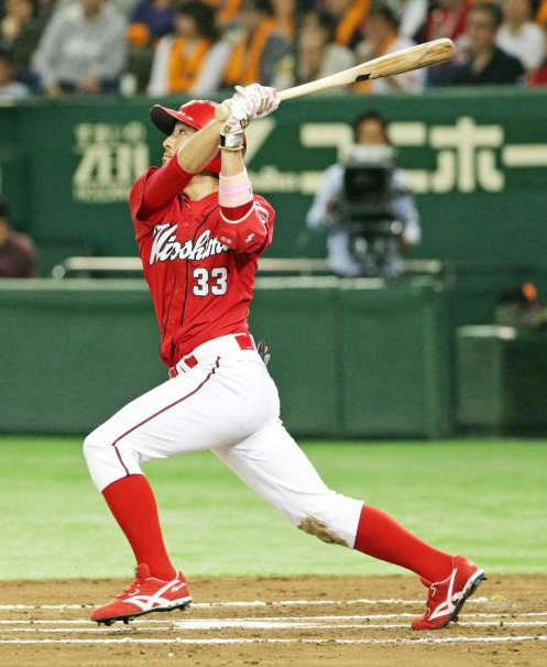 菊池涼介首位打者ホームラン