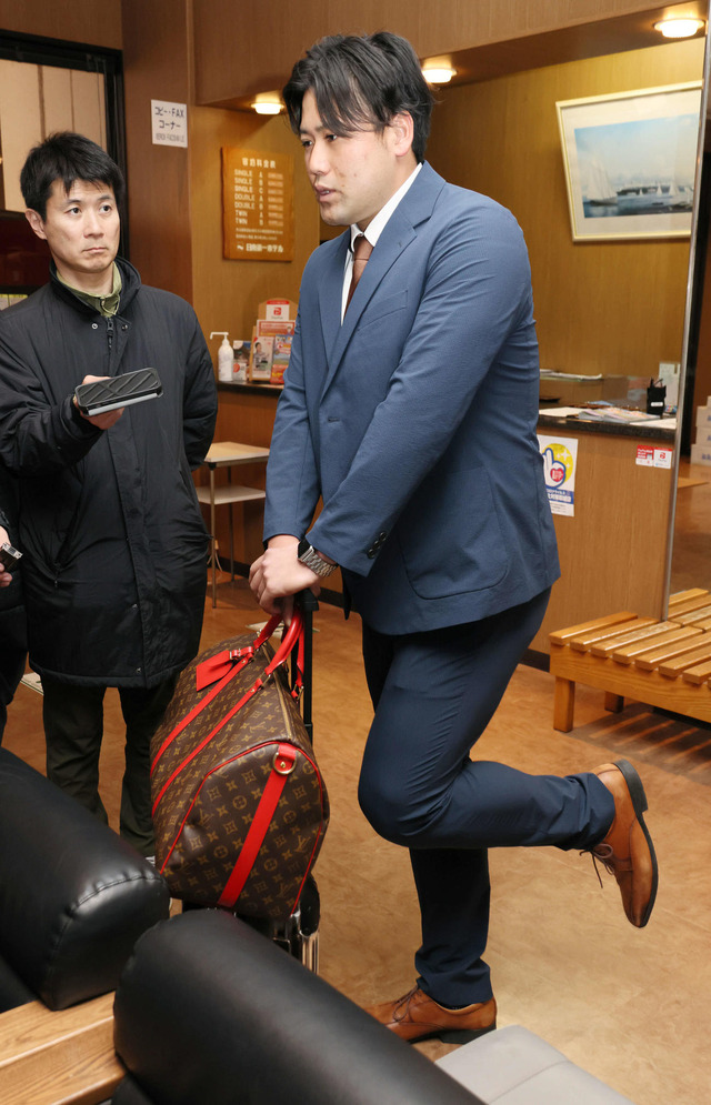 カープ末包昇大、日南キャンプ入り「大外からまくりたい」