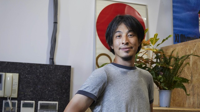 米紙の疑問「“ひろゆき”はなぜ日本で人気者なのか?