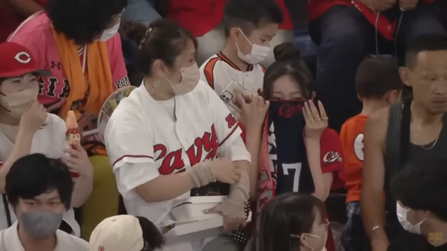堂林翔太満塁ホームランカープ女子泣く_05
