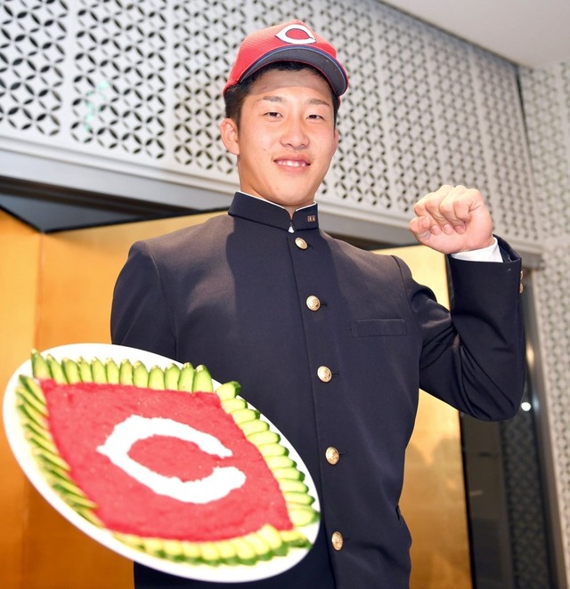 広島ドラ1小園海斗_仮契約_03