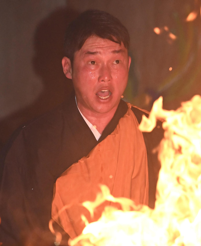 カープ新井監督の護摩行(21年連続)の動画公開