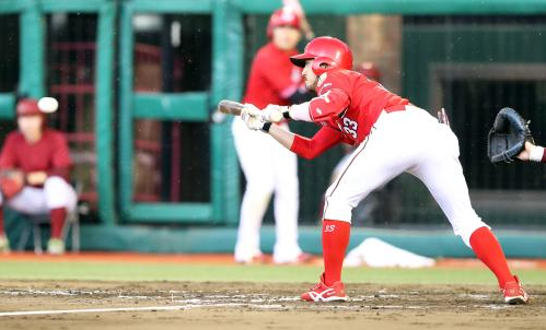 菊池涼介200犠打