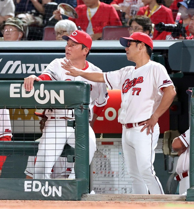 カープ新井監督「こんな野球ではCSに出られない」4つの走塁ミスに猛省促す