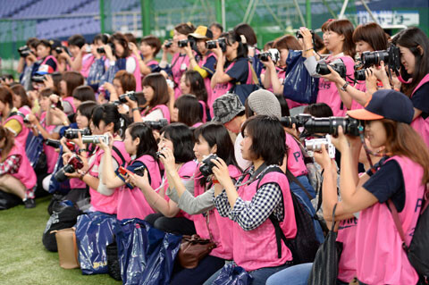 カープファンが『球場で選手の写真を撮影する理由』を力説