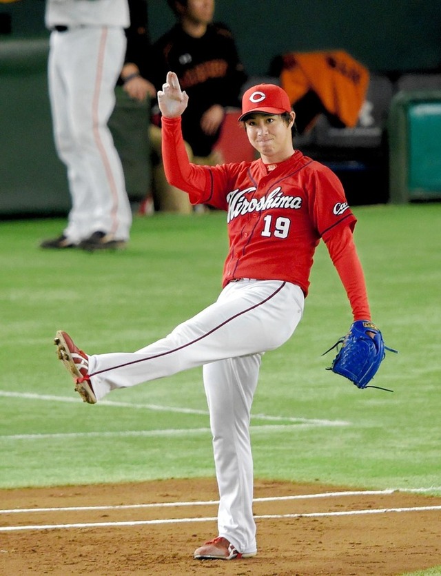 野村祐輔投打に大暴れ