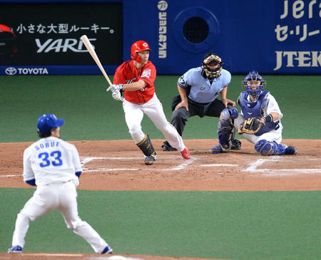 カープ西川龍馬『変態打法』タイムリー！悪球打ちで得点圏打率.533