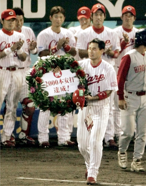 カープ前田智徳外野手が通算00本安打達成 史上36人目 ケガ人生乗り越え 広島東洋カープアンテナ