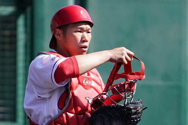 カープ坂倉将吾が右手中指骨折で開幕絶望