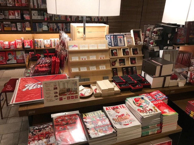 広島蔦屋書店_広島カープ_ウィンドウペイント_09