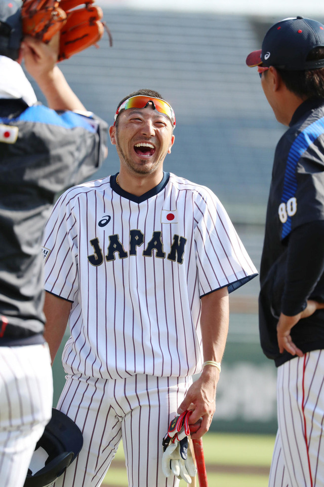 菊池涼介秋山いじり