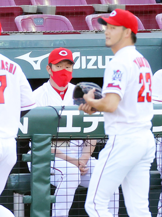 カープ、最下位転落。佐々岡監督は中継ぎ陣に苦言「もっと考えて」