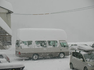 広島県_車の上_雪
