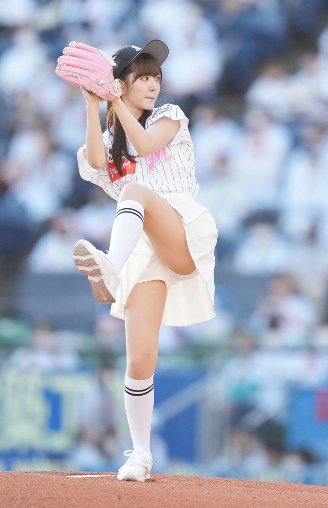 ロッテ始球式
