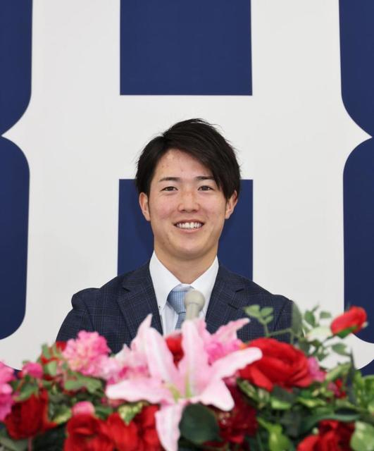 カープ森下暢仁、2700万増の年俸4300万で契約更改