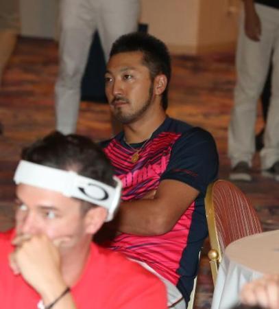 菊池涼介右膝強打