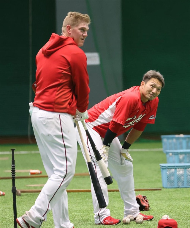 カープクロン、鈴木誠也に弟子入り
