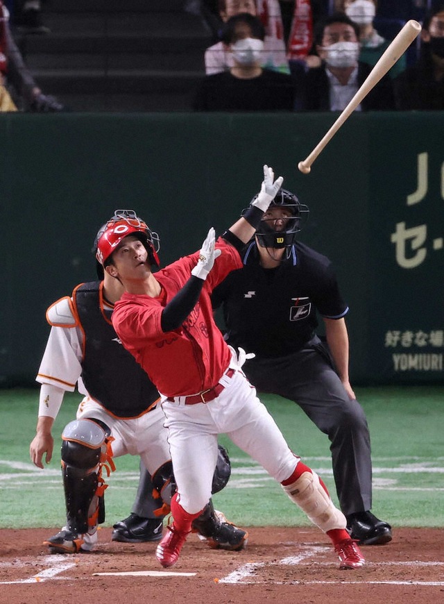 カープ上本崇司、巨人に「じわりじわりとダメージを与える」カット打法！合計22球投げさせ3出塁