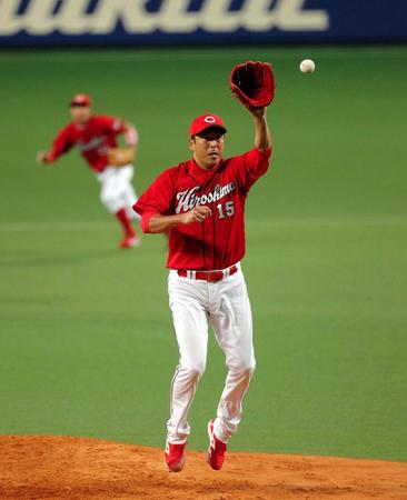 黒田博樹守備妨害ピンチ切り抜ける