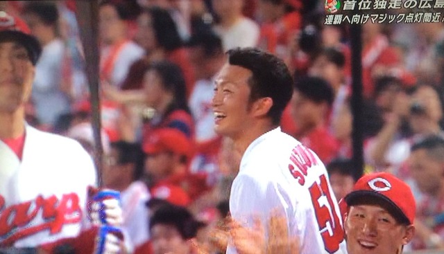 野間峻祥ヒット鈴木誠也喜ぶ_03