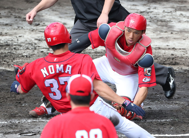 カープ中村奨成プロ初スタメンマスク