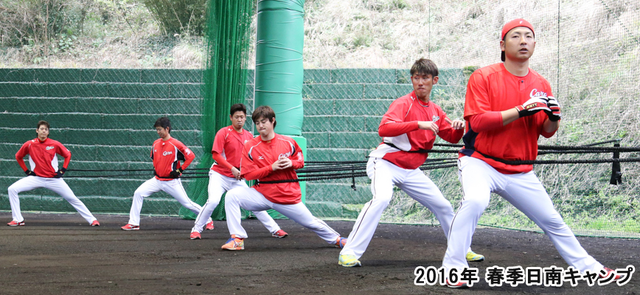 カープ投手_チューブトレーニング