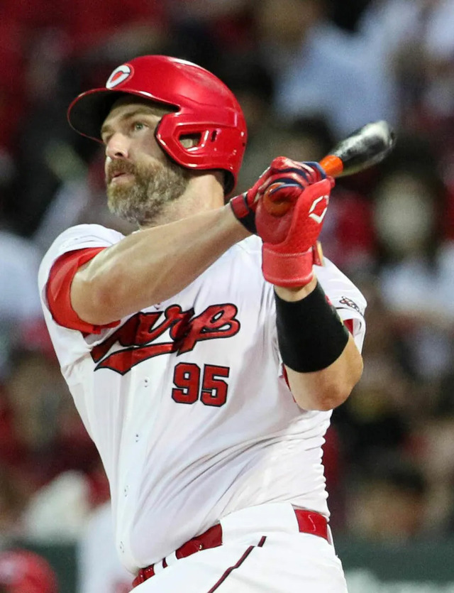 カープ野間、代打同点タイムリー！デビッドソン決勝タイムリーツーベース！今日も新井采配的中！！