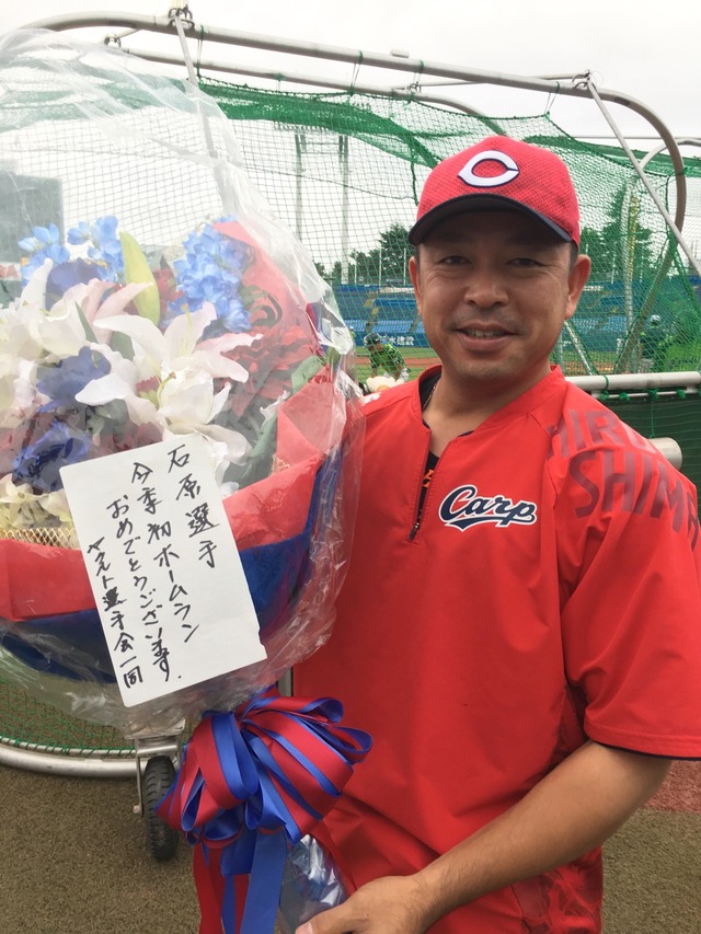 カープ石原慶幸、現役引退