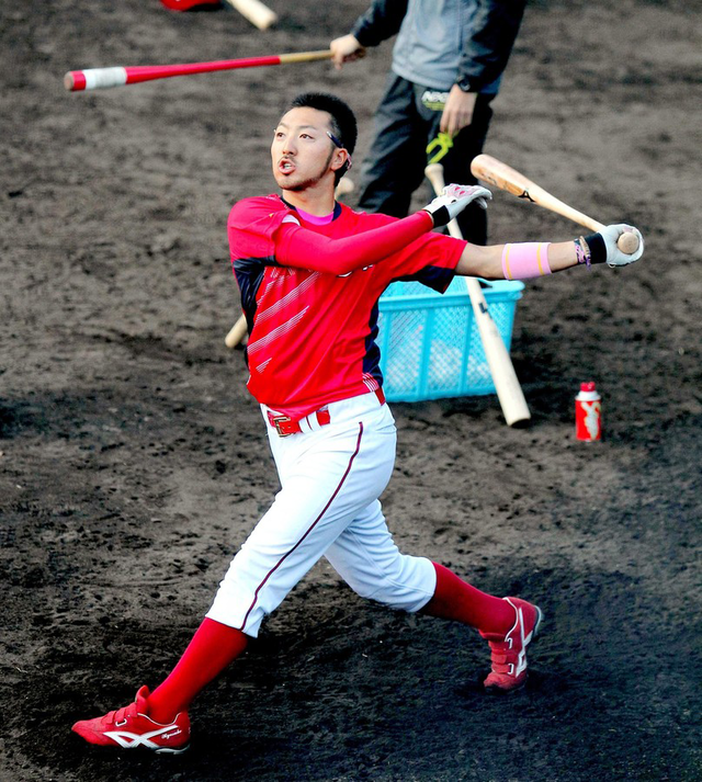 菊池涼介フェンスコロコロ打法