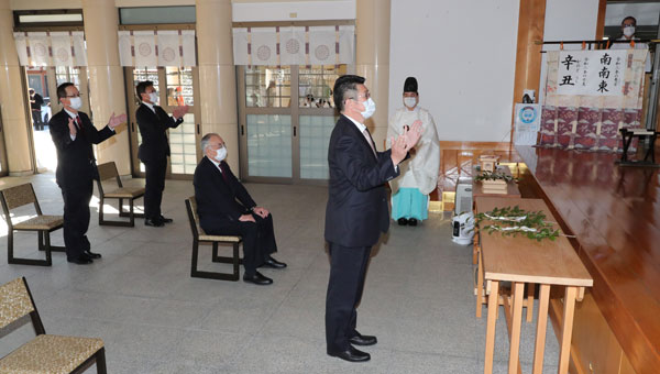 カープ〝空白〟の守護神枠