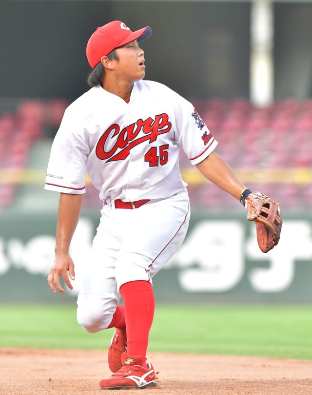 カープ桒原樹、1軍デビュー！タイムリーエラー＆三飛