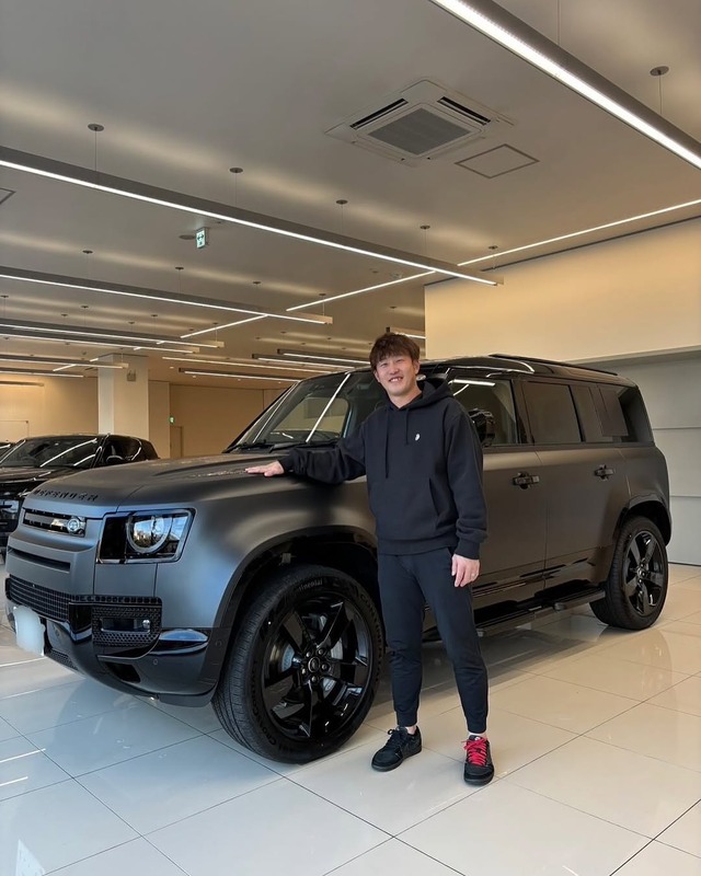 カープ小園の新車はジャガー!車種はディフェンダーのマットブラック!