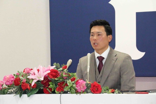 カープ栗林良吏年俸9500万円で契約更改