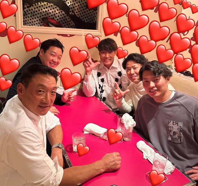 【悲報】カープ新井さん『金本会(アニキ会)』に呼ばれず