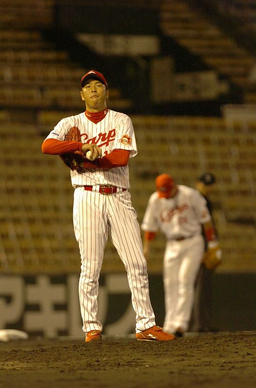 プロ野球最悪8割減の観客動員で試合開催