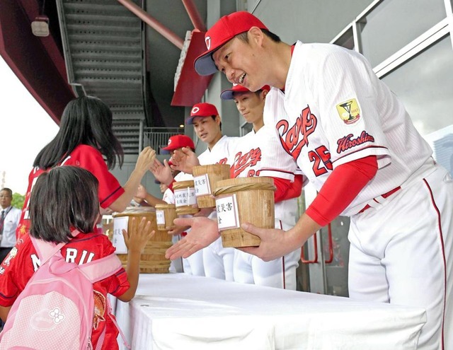 カープも阪神みたいに『投げ銭制度』を導入して欲しい