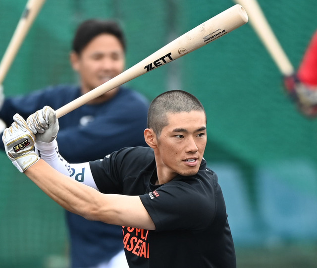 カープ中村奨成←行方不明。　松本竜也←普通に試合に出てる。