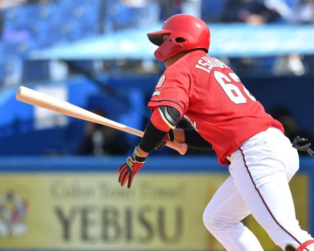 カープ石原貴規、1号3ランホームラン