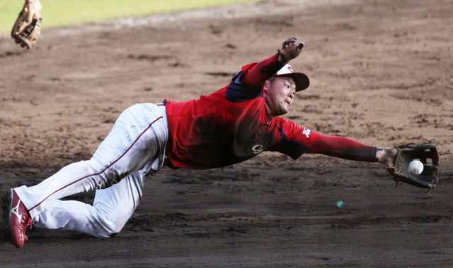 カープ林晃汰ダイビングキャッチ