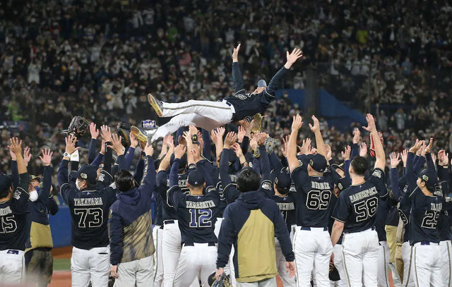 カープファン「オリックス26年ぶり日本一おめでとう!」