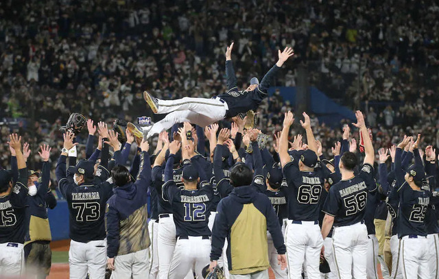 カープファン「オリックス26年ぶり日本一おめでとう！」